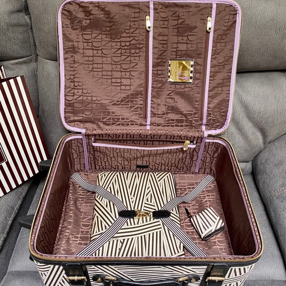 Henri Bendel 4 piece Luggage set 💥 - Picture 3 of 9